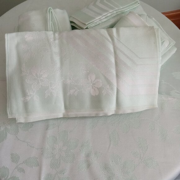 Mint Green Damask Floral Table Cloth And 12 Napkins - REALLY BIG! - Picture 2 of 3